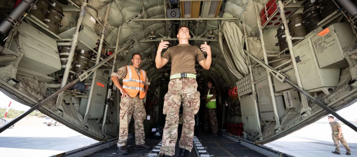 Βίντεο-σοκ στη βρετανική Αεροπορία: Σεξουαλικά βασανιστήρια σε νεοσύλλεκτο (φώτο)